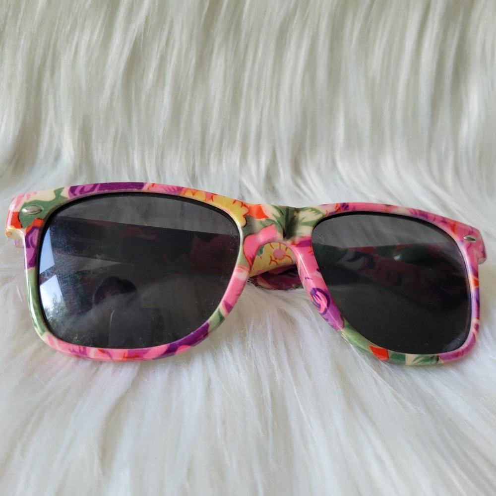 Floral Wayfarer Style Sunglasses